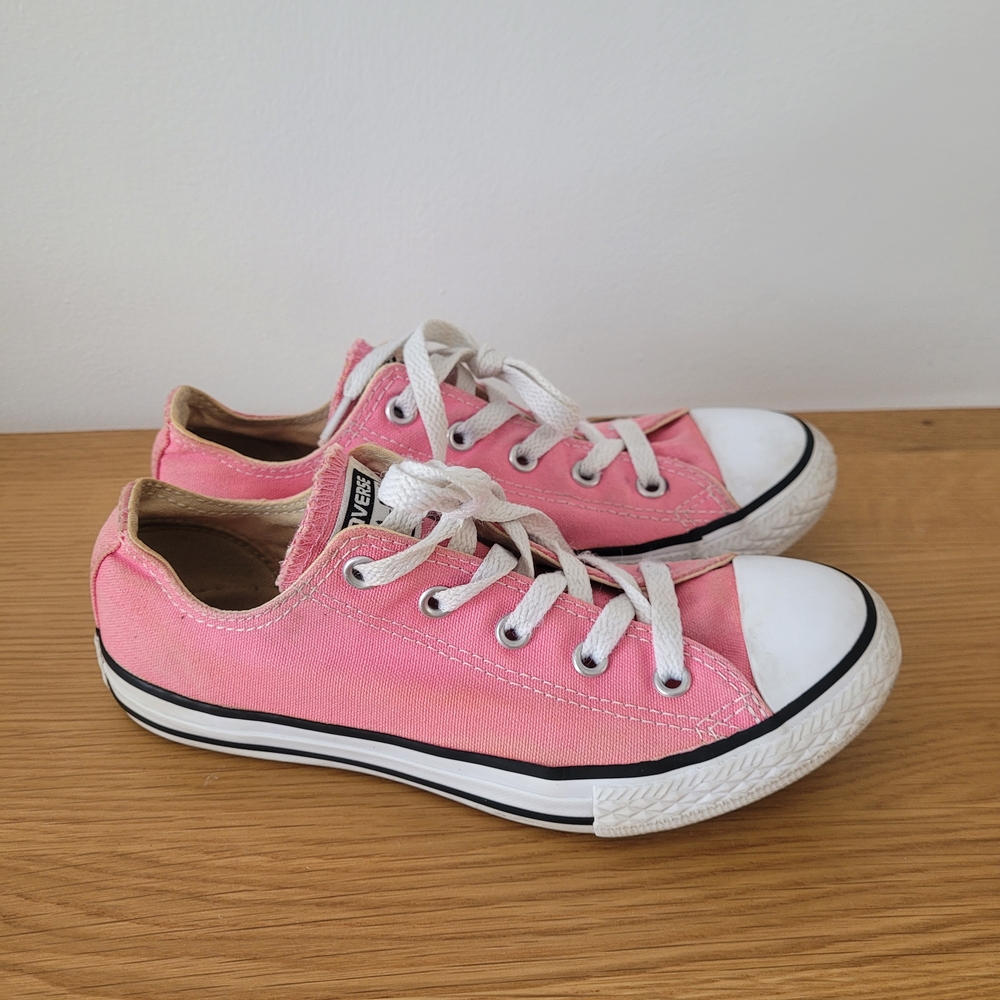 Converse Chuck Taylor All Star Low Top Pink Canvas Sneakers Kids Youth Size 2